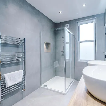 בית נופש Spring Mount - 3 Bedrooms - Close To Convention Centre *